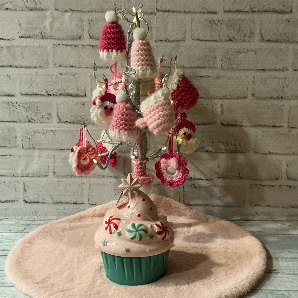 TEN STRAWBERRY STREET 4pc Cupcake Measuring Cup Set